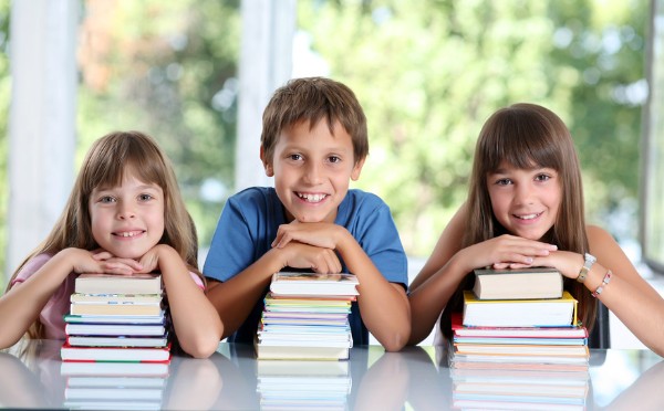 Kinder-Massage f&uuml;r Schulkinder ab der 1. Klasse      Bild:  &copy; kristian sekulic - Fotolia.com